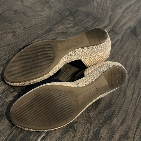 Bandolino Strap Bow Sandals - Picture 4 of 4